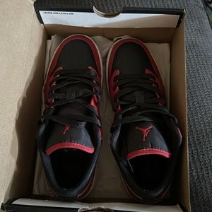 Air Jordan 1 low (gs) size 5.5youth